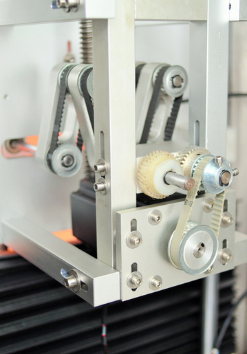 Μηχανή σήμανσης με μανίκι συρρίκνωσης με καπάκι και σώμα στεγανοποίησης με δύο κεφαλές