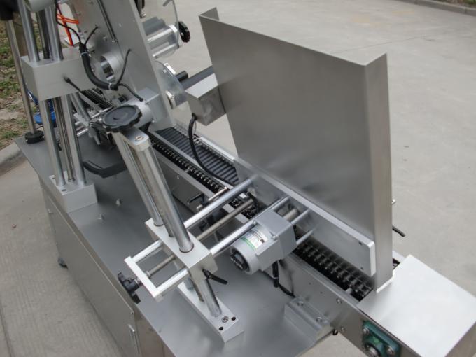 Αυτοκόλλητη μηχανή ετικετών μικρών στρογγυλών δοχείων υψηλής ταχύτητας, αυτοκόλλητη ετικέτα ετικετών μπουκαλιών μαύρου ματιού για καλλυντικά