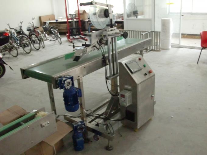 Επιτραπέζιο αυτοκόλλητο αυτοκόλλητο αυτοκόλλητο ετικέτας επίπεδης επιφάνειας Applicator με αντικείμενα τροφοδοσίας μηχανής τηλεειδοποίησης