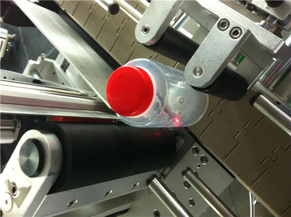 Μηχανή σήμανσης αυτοκόλλητων ετικεττών στρογγυλών μπουκαλιών Pawpaw / Guava