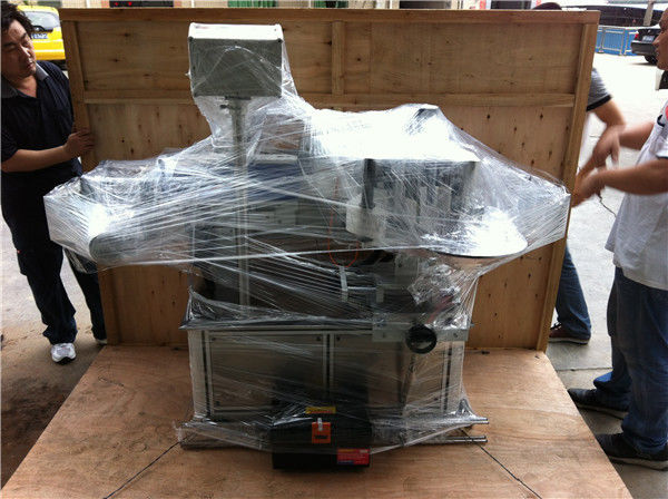 Μηχανή επισήμανσης αυτοκόλλητων ετικεττών στρογγυλής φιάλης χυμού φρούτων / λαχανικών για τη βιομηχανία ποτών