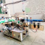 Μηχανή επισήμανσης αυτοκόλλητων ετικετών διπλής όψης για σαμπουάν και απορρυπαντικό